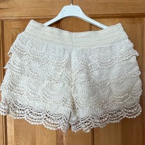 Blue Island brand Size M color beige, crocheted